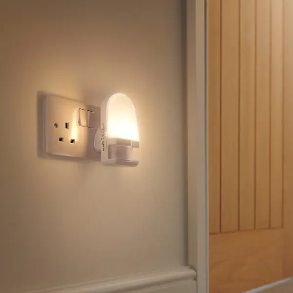 Auraglow Color-Changing LED Night Light with Daylight Sensor – view 4
