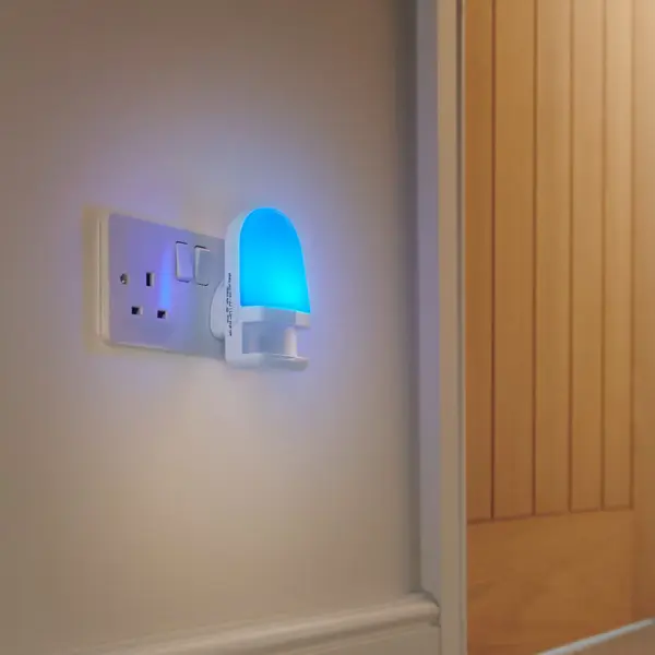 Auraglow Color-Changing LED Night Light with Daylight Sensor – view 5
