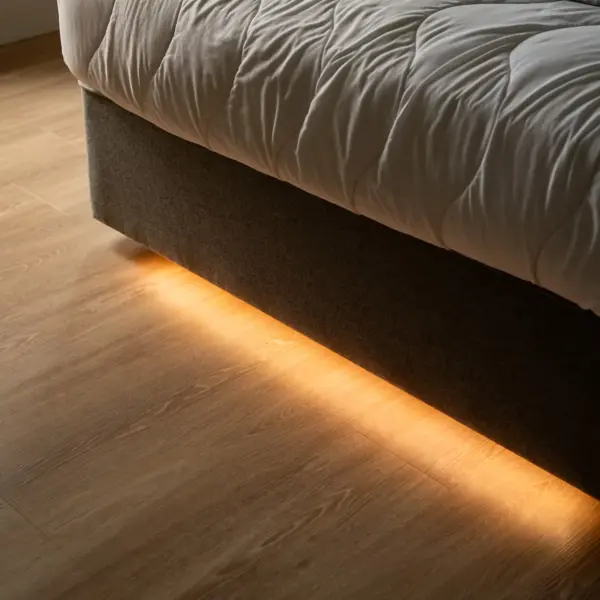 auraglow-rechargeable-wireless-pir-motion-sensor-30-led-1m-strip-light5060539624288_05c_MP Auraglow Rechargeable Wireless PIR Motion Sensor 30 LED 1M Strip Light – view 4